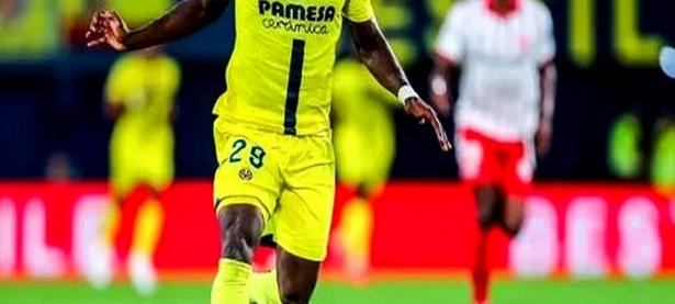 爱游戏体育直播-巴萨客场逆转获胜，提升积分排名