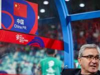 爱游戏官网-教练组研究新战术应对对手，球队备战备受关注