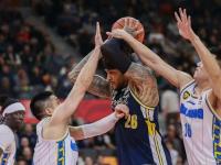 爱游戏官网-包含广东宏远队主场战胜上海队，保持不败神话的词条