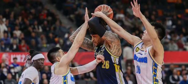 爱游戏官网-包含广东宏远队主场战胜上海队，保持不败神话的词条