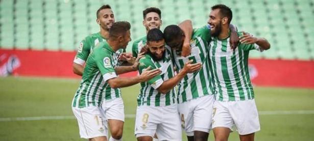 爱游戏体育地址-埃尔切主场大胜马洛卡，提升士气