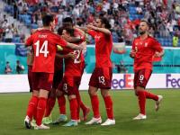 爱游戏亚洲官网-欧国联半决赛大胜，球队士气高涨