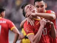 爱游戏官网-比赛中球员们共同努力迎来胜利