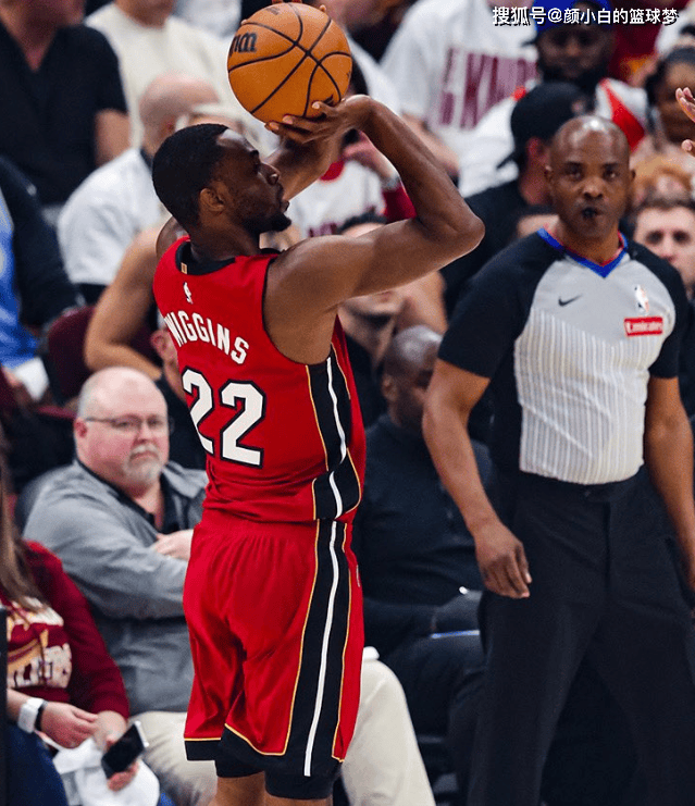 爱游戏网页版入口-NBA常规赛揭幕，球迷欢呼狂热(nba常规赛揭幕,球迷欢呼狂热是哪一场)