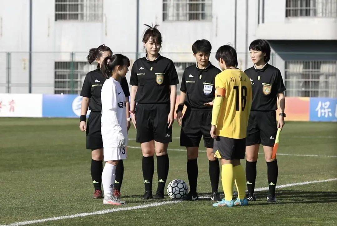 中国女足队员在比赛中发挥出色(中国女足队员在比赛中发挥出色的是谁)