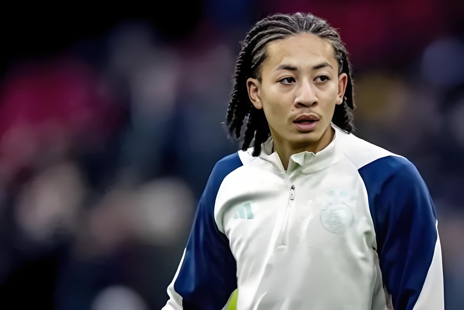 关于阿贾克斯士气高涨，狂胜对手的信息