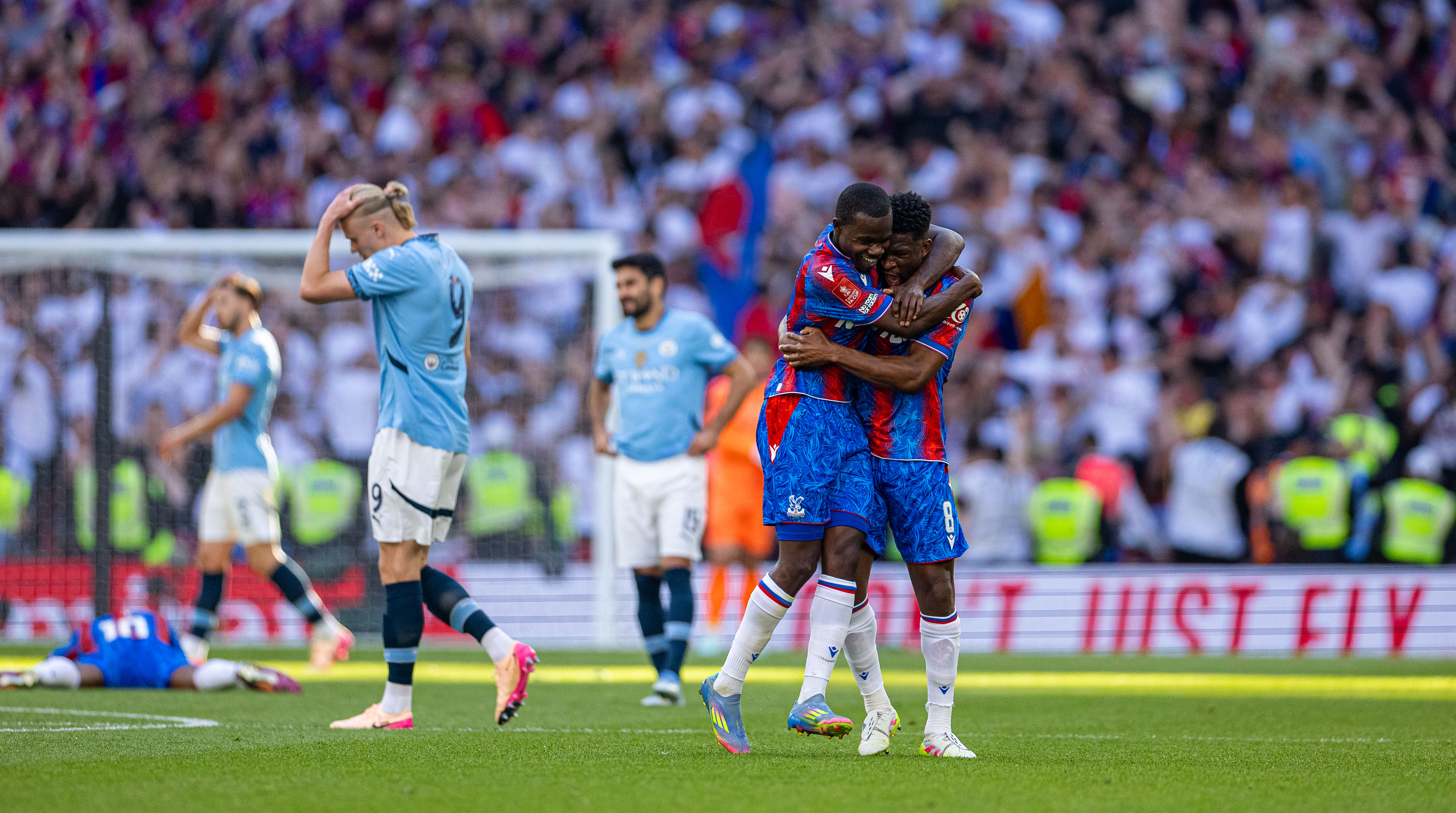 包含大比分获胜，一队球员光彩夺目的词条