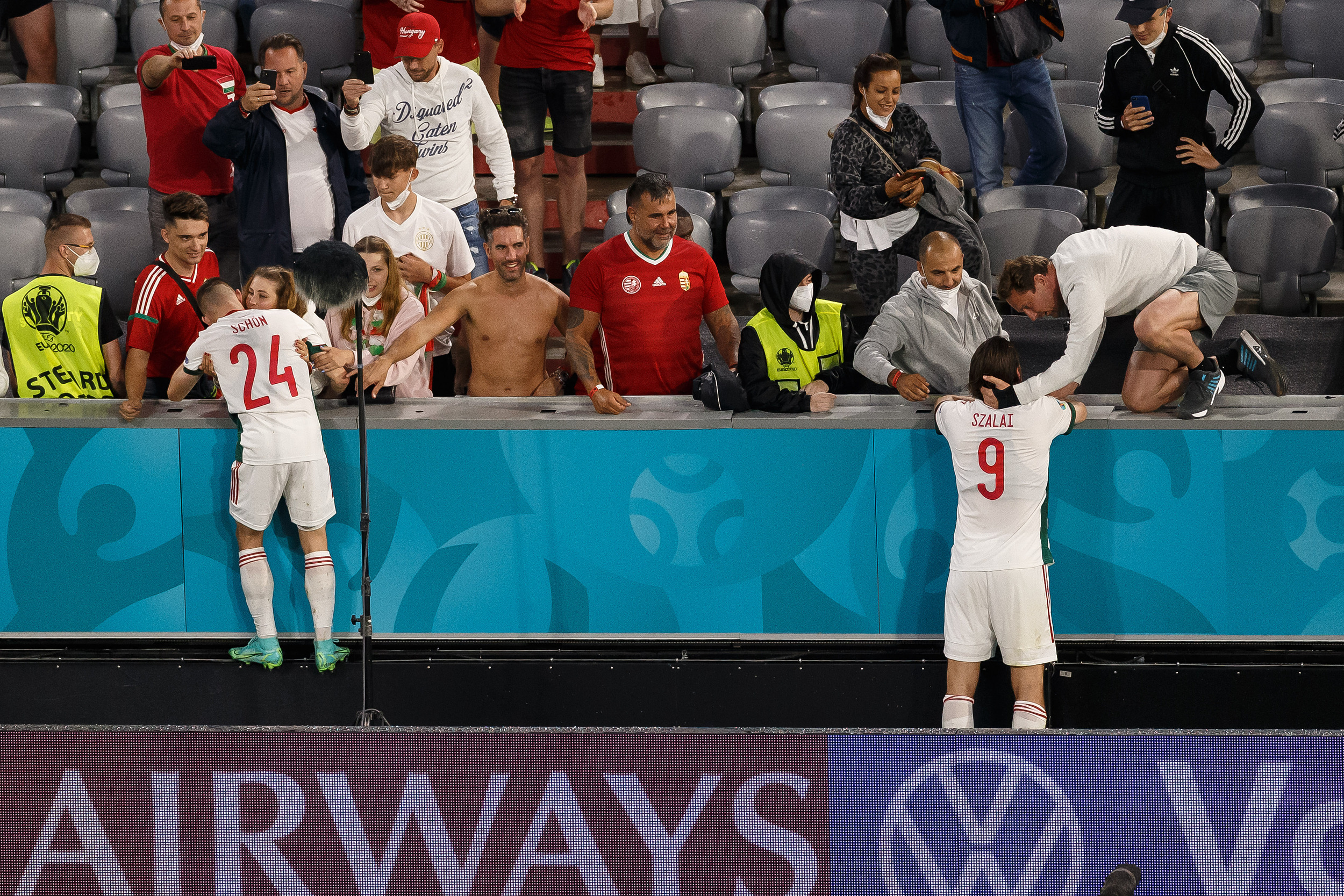 包含匈牙利遭遇一波三折，小组出线希望渺茫的词条