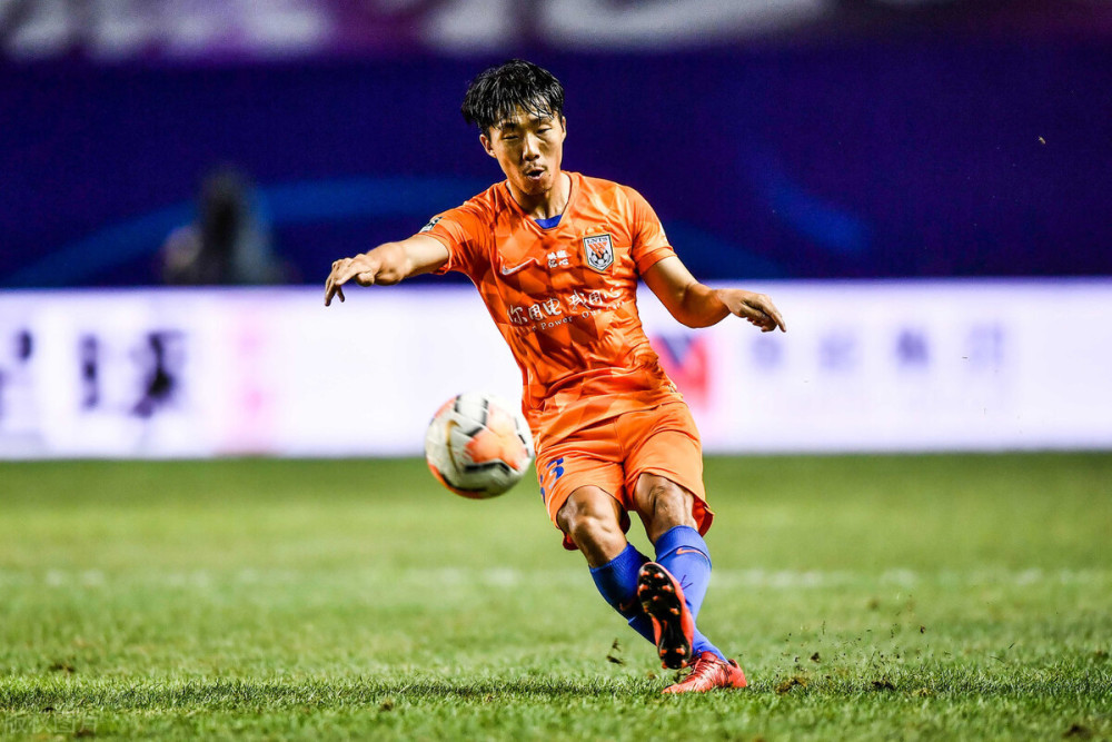 包含建业客场负于鲁能，保持中游位置的词条