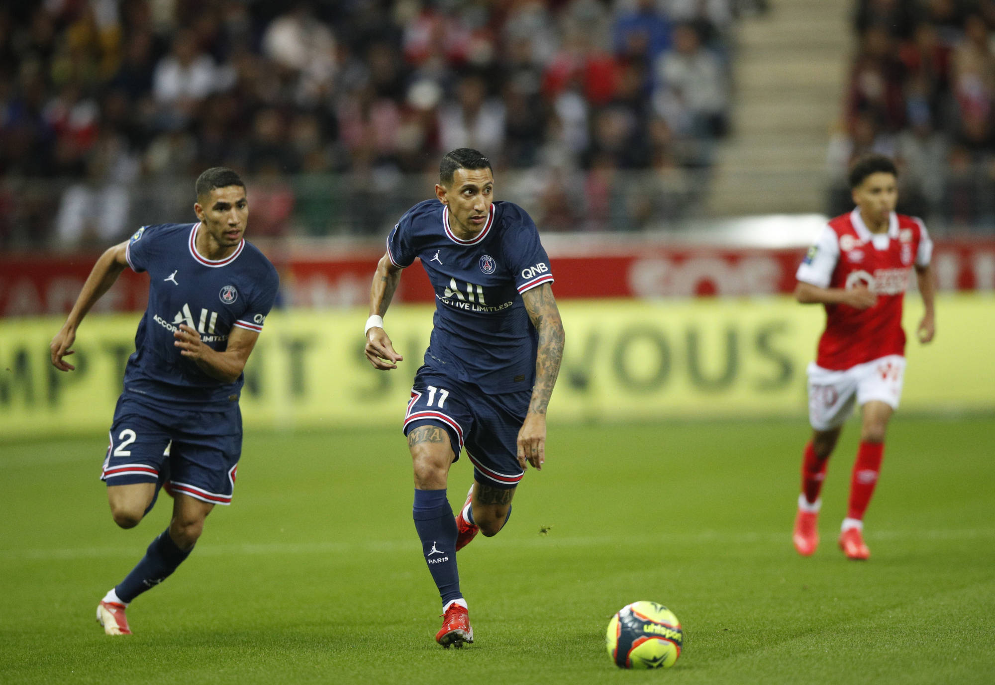 法国队在主场比赛中遭遇失败