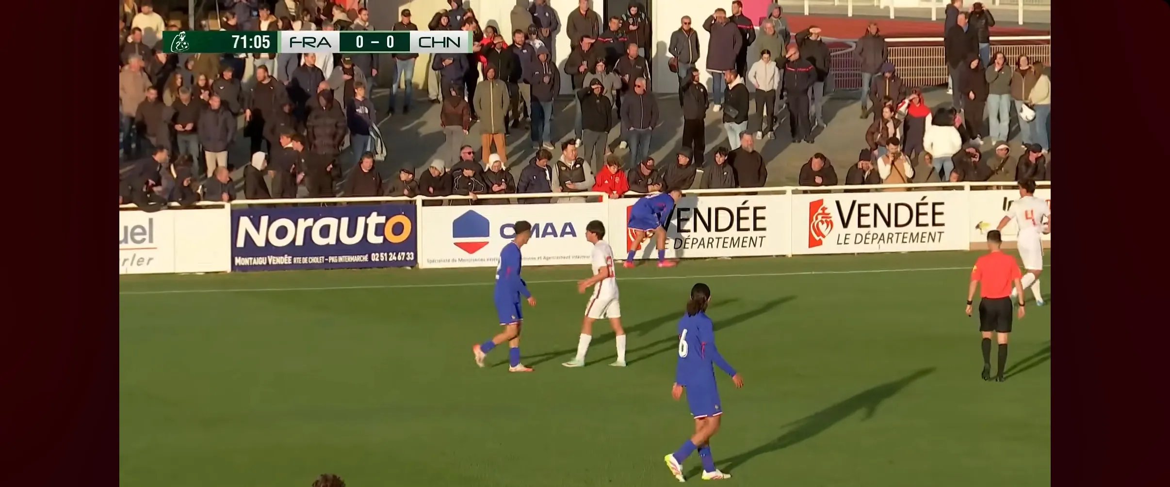 法国队在主场比赛中遭遇失败