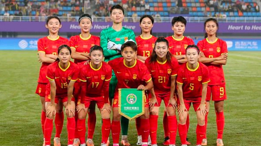 中国女足继续前进，展现实力与团队精神