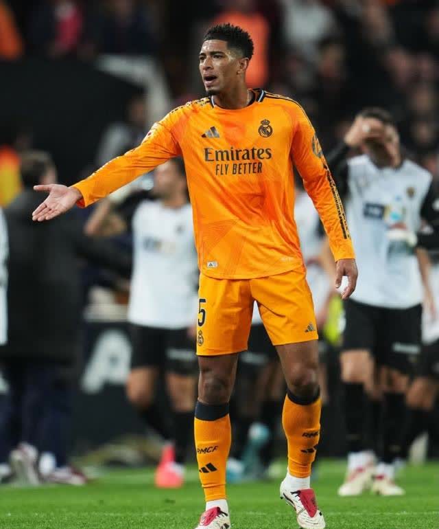 巴塞罗那再战西甲，梅西谱写新传奇