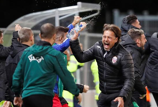 包含狼队客场被斯旺西逼平，遭遇两连平的词条