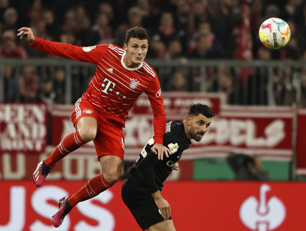 包含弗赖堡球员在社交媒体平台上公开道歉的词条