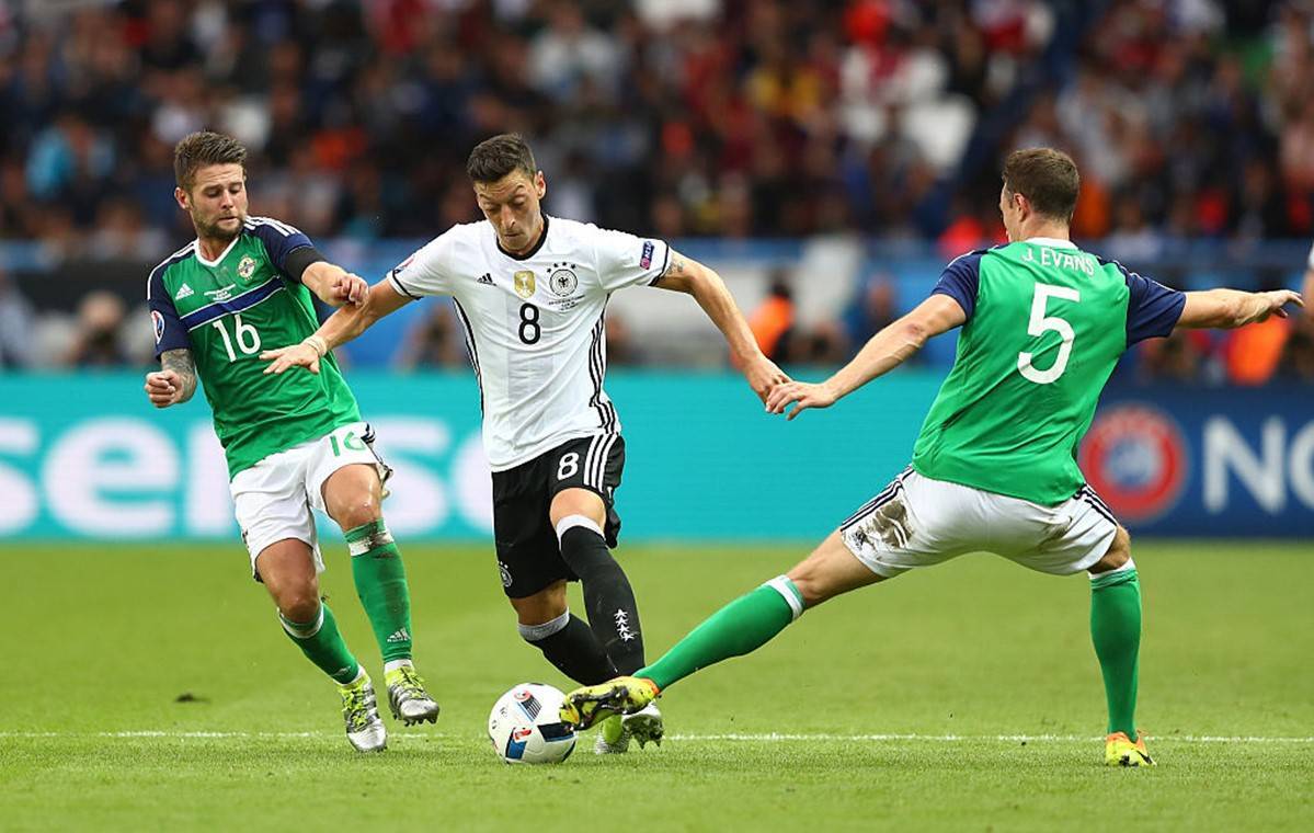 包含意大利惨遭北爱尔兰绝杀，欧预赛排名变幻莫测的词条