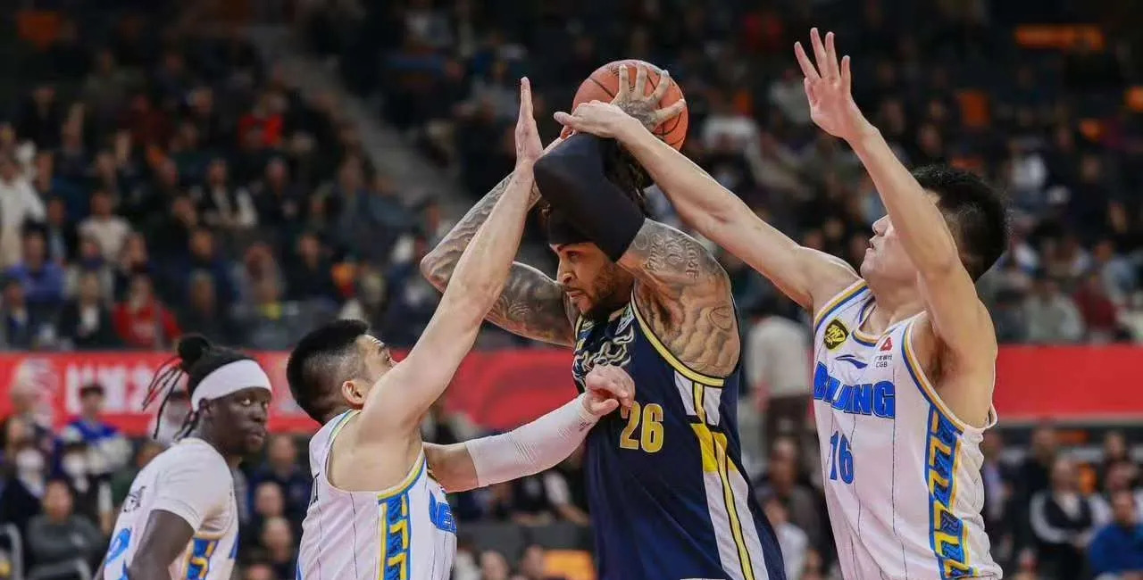 包含广东宏远队主场战胜上海队，保持不败神话的词条