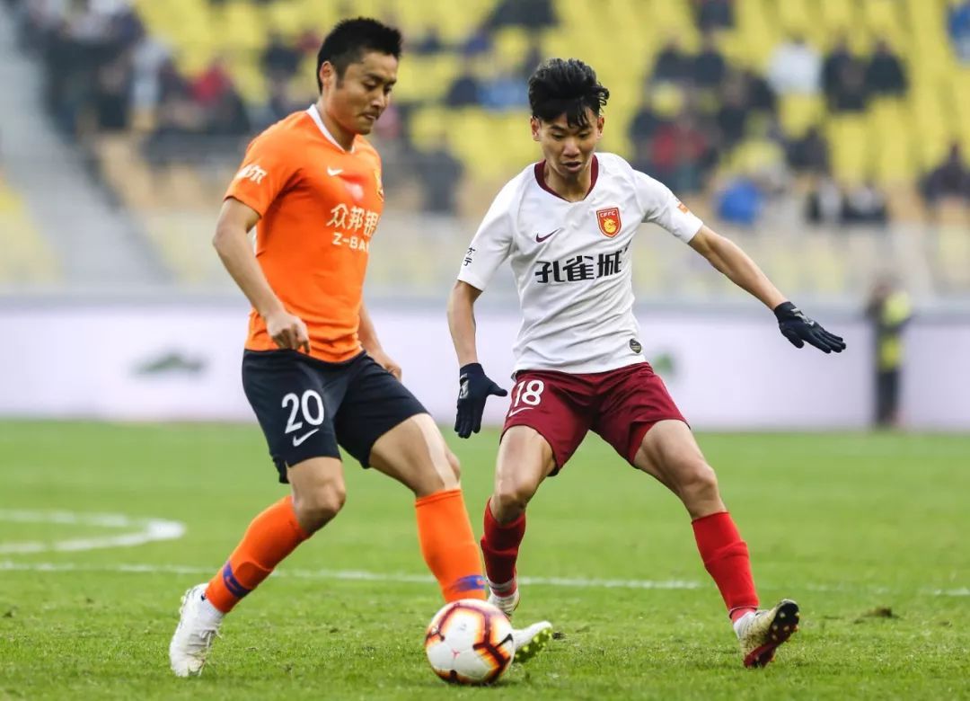 关于广州恒大主场轻取武汉卓尔，保持不败的信息