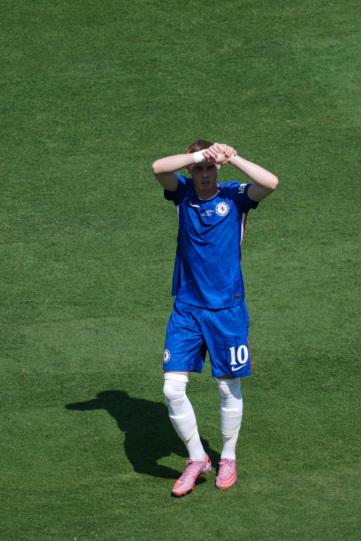 捍卫冠军切尔西，在比赛中实现胜利