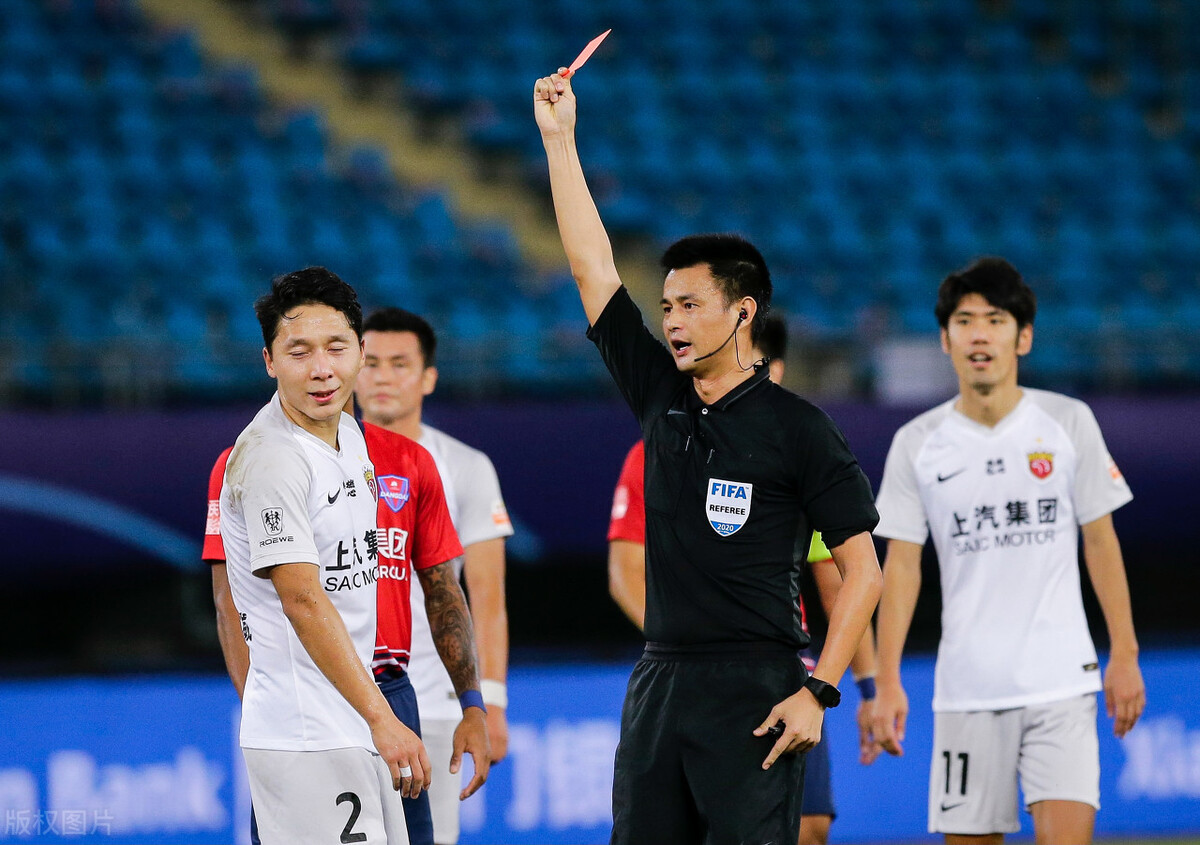 裁判执法不公,球队遭受不公平待遇 裁判执法不公,球队遭受不公平待遇