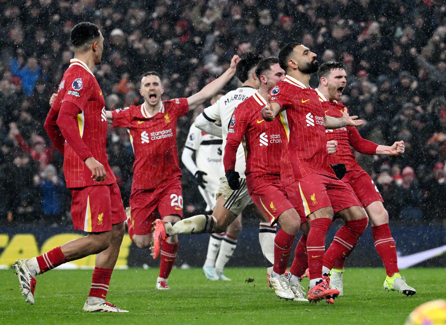 曼联客场轻松击败哈德斯菲尔德，积分再升的简单介绍