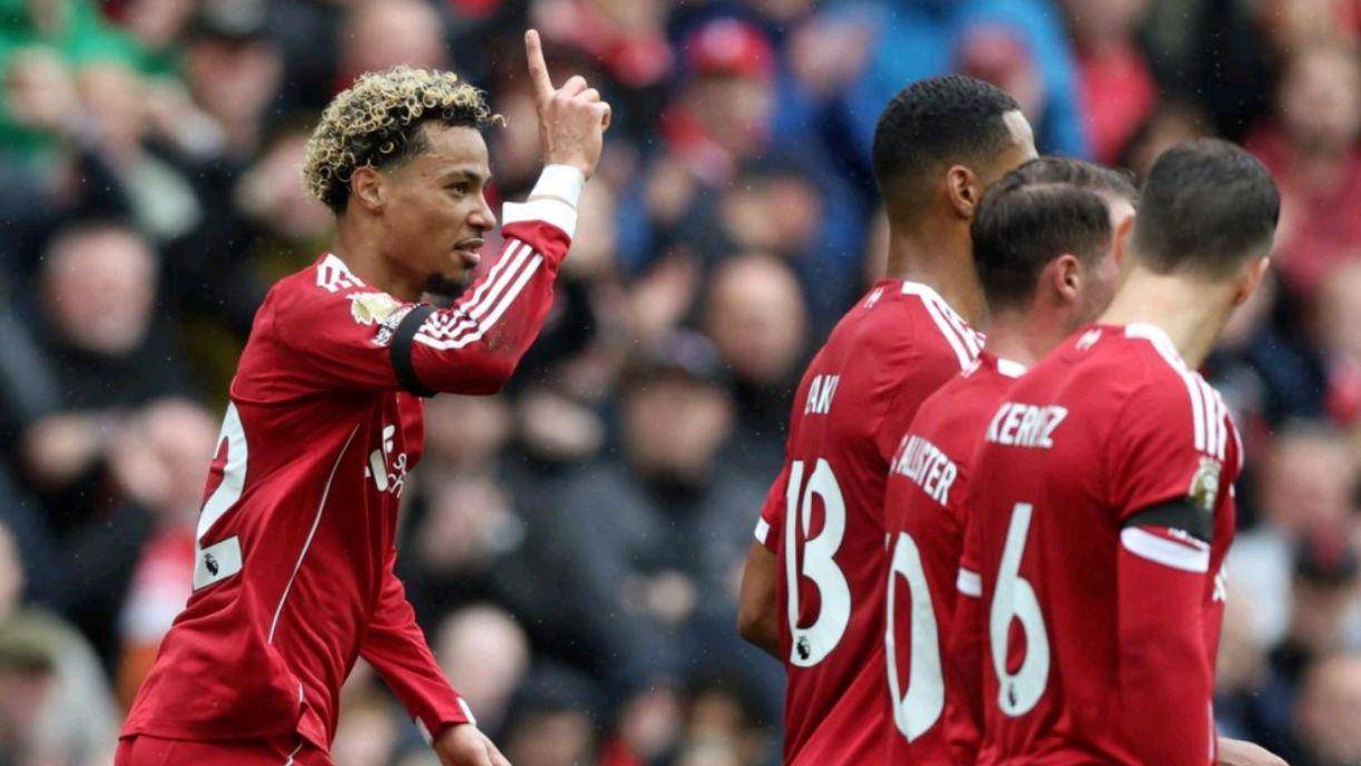 包含罗马客场逆转，利物浦被逼至绝境的词条