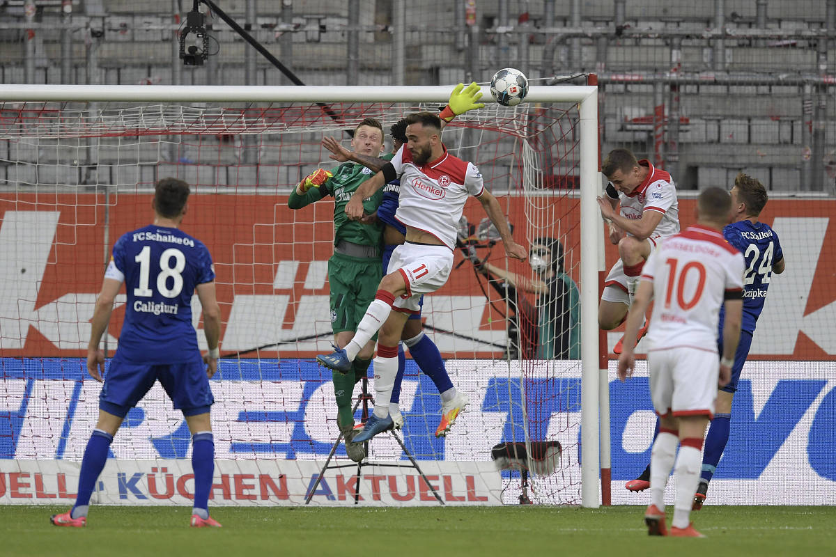 关于狂放的柏林赫塔球迷热情高涨，壮观场面的信息