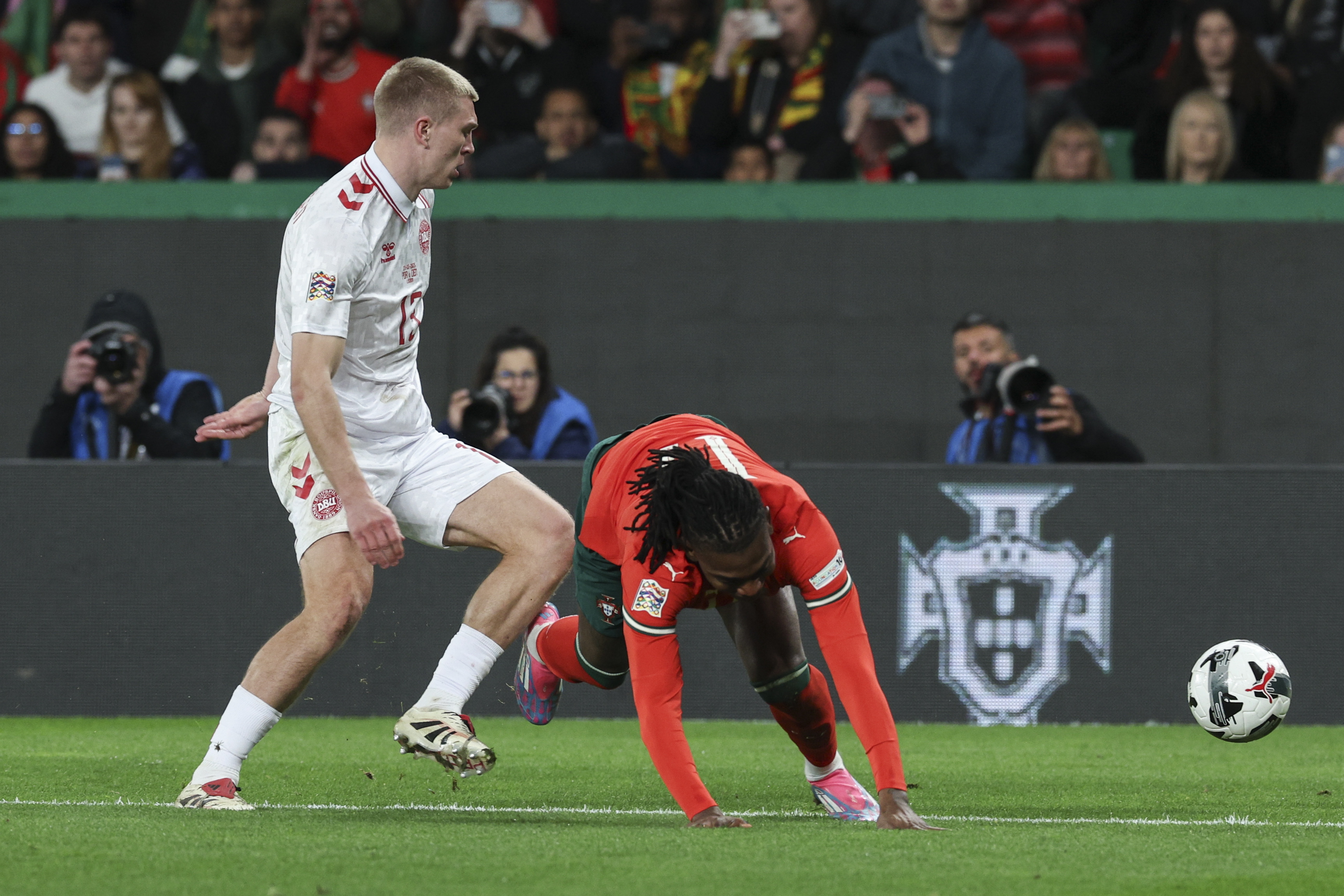 葡萄牙国家队火力全开，轻取欧预赛对手