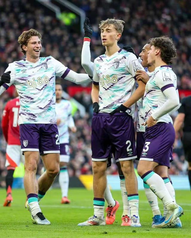 包含伯恩茅斯主场失利，球队陷入保级泥潭的词条