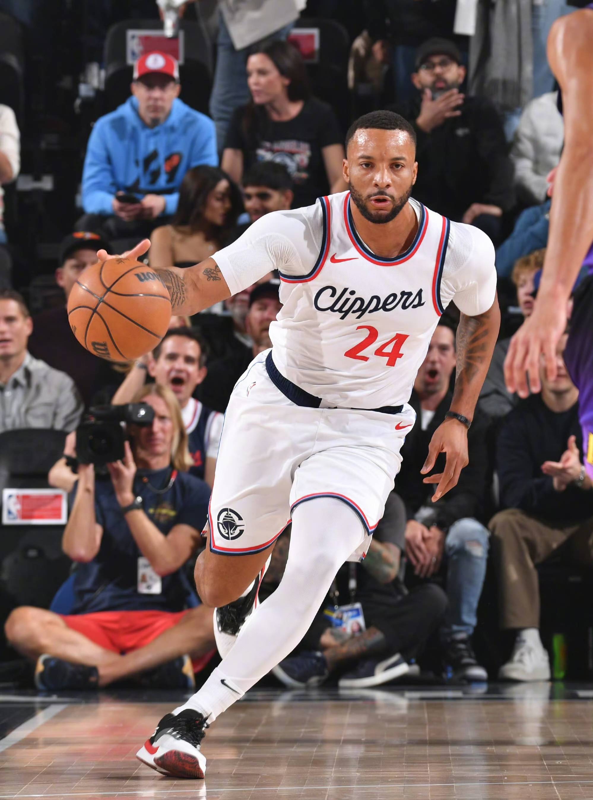 包含快船主场击败湖人，莫里斯成最大赢家的词条