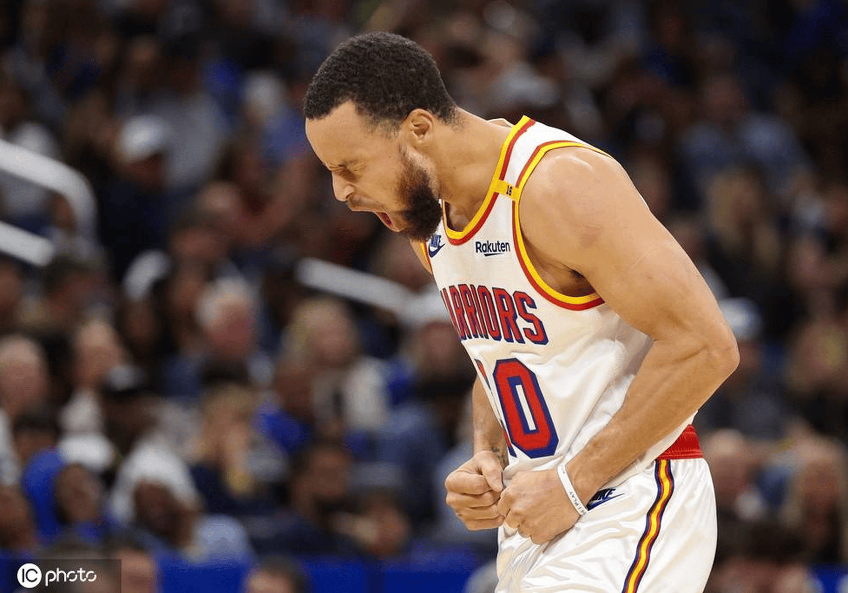 包含太阳遭勇士逆转，库里表现出色砍34分的词条