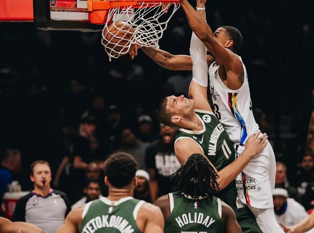 关于雄鹿客场逆转太阳，终结连胜的信息