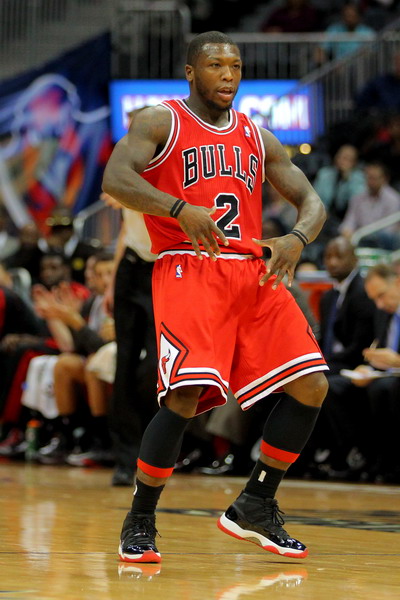 关于老鹰擒公牛，亨特砍下25分。的信息