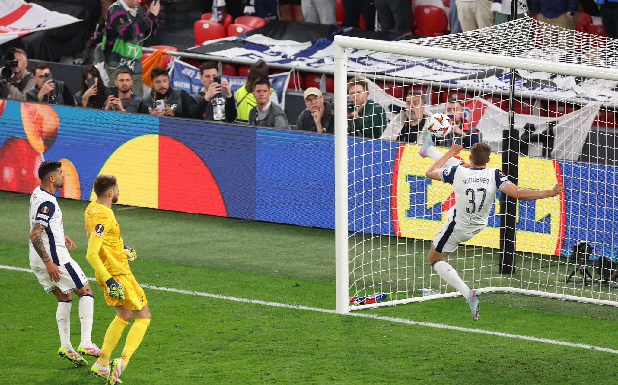 热刺豪取连胜，战绩喜人的简单介绍