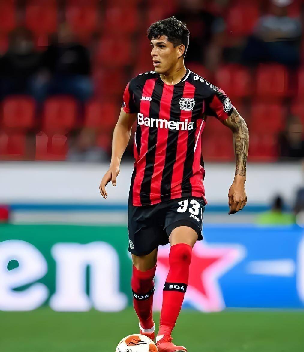 AC米兰客场掀翻曼联，提前晋级！