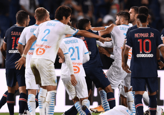 巴黎客场输给尼姆，遭遇意外反击