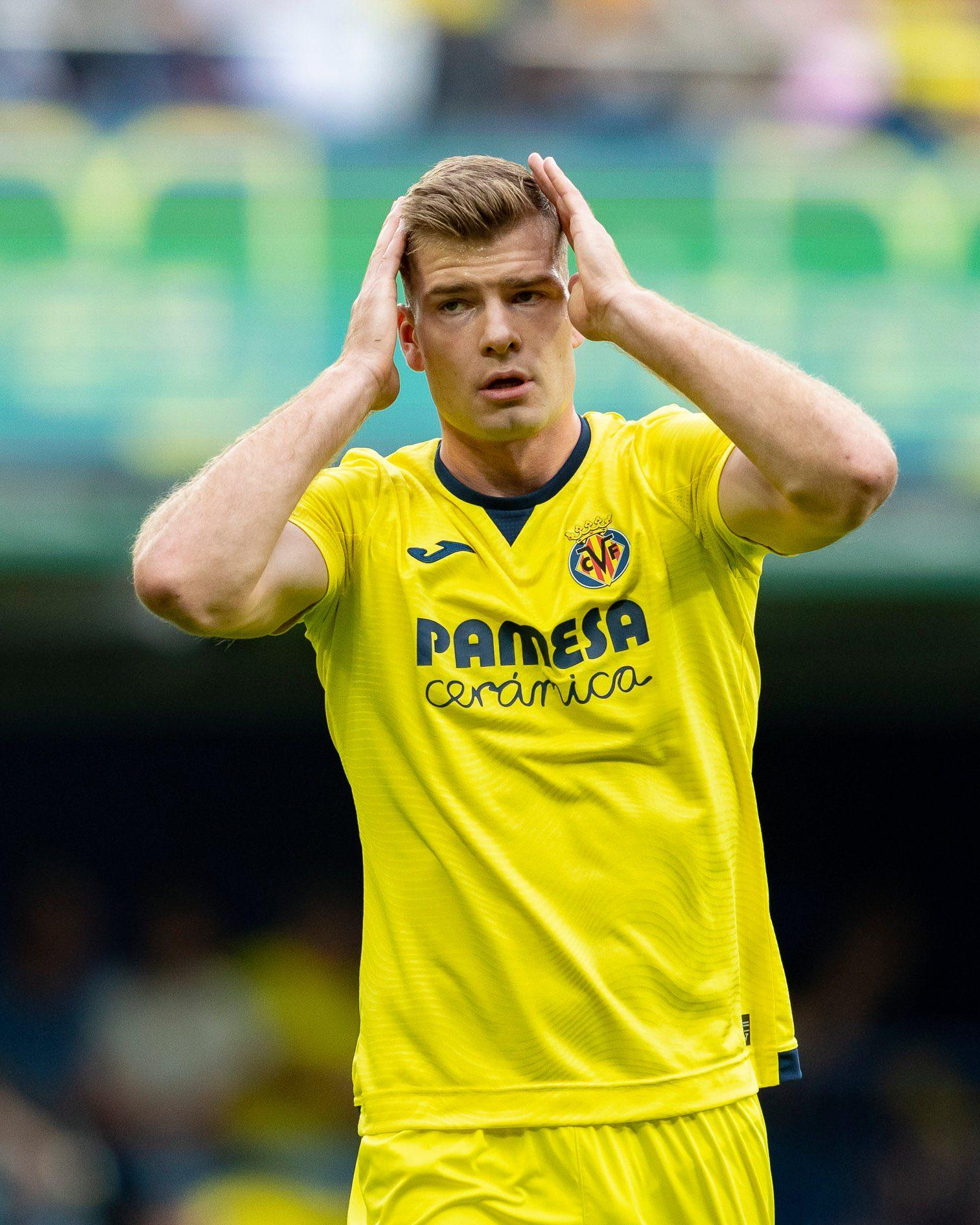 比利亚雷亚尔球员助球队轻松获胜