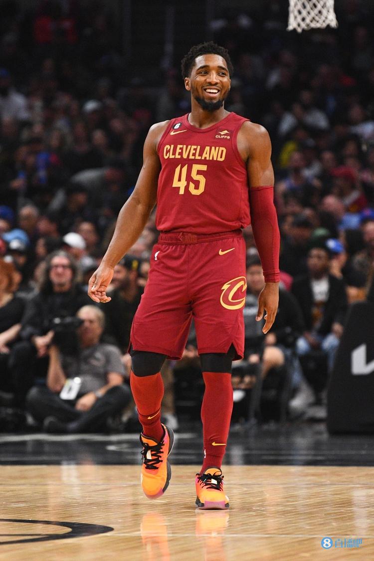 米切尔单场高效狂砍,刷新职业纪录的简单介绍 米切尔单场高效狂砍,刷新职业纪录的简单介绍