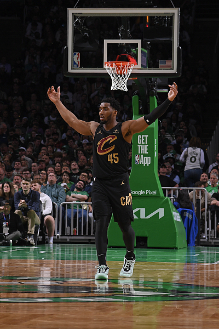 米切尔单场高效狂砍,刷新职业纪录的简单介绍 米切尔单场高效狂砍,刷新职业纪录的简单介绍