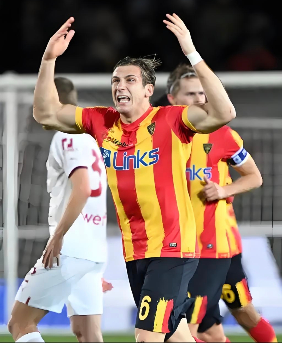 热那亚队员受伤，球队换帅遭遇挑战的简单介绍